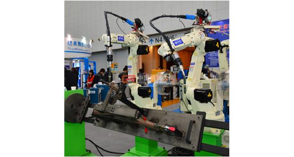 日本機器人企業3月齊聚天津 松下、發那科、川崎、OTC重裝亮相